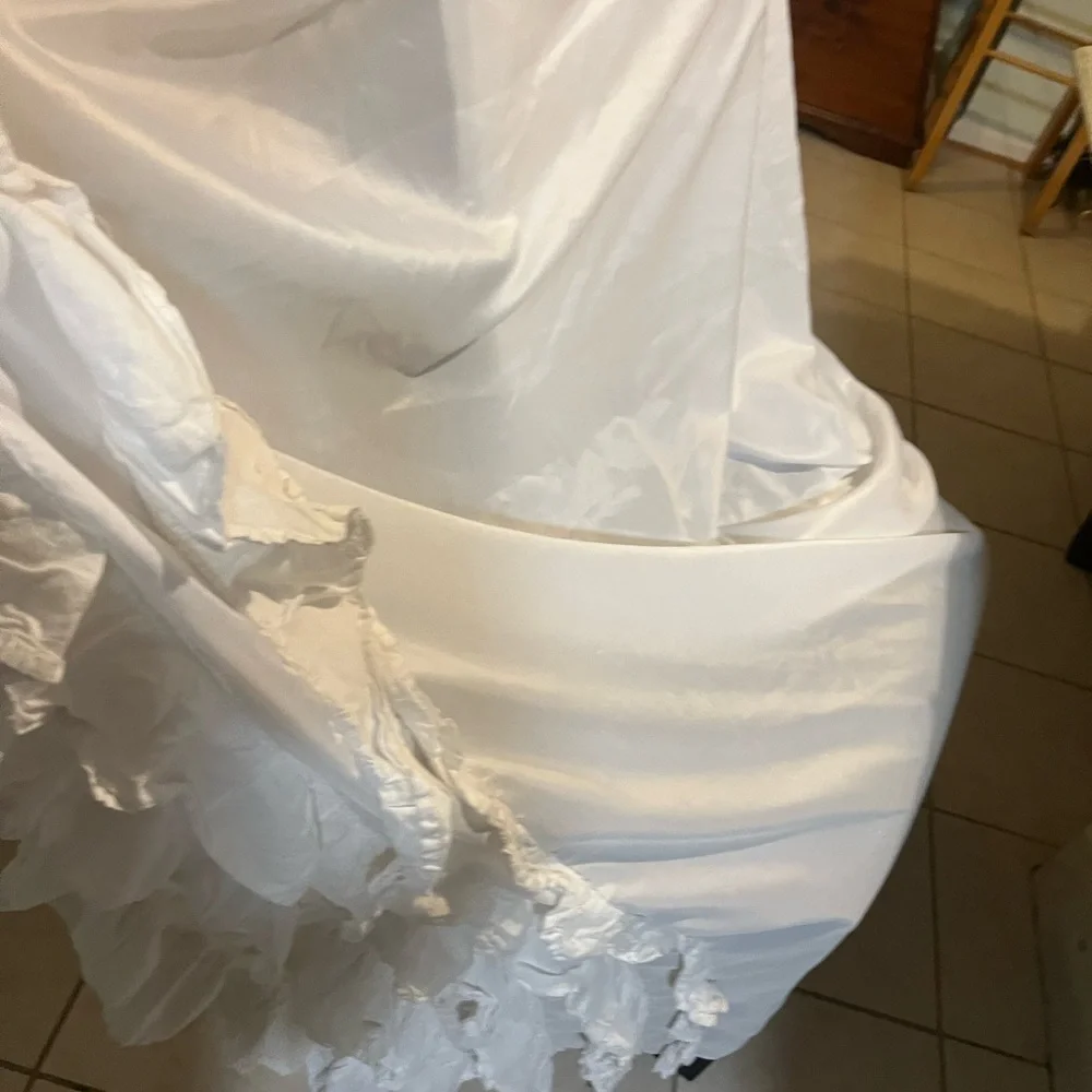 Luxurious White KS bedskirt with 5 layer ruffles Firm price!!